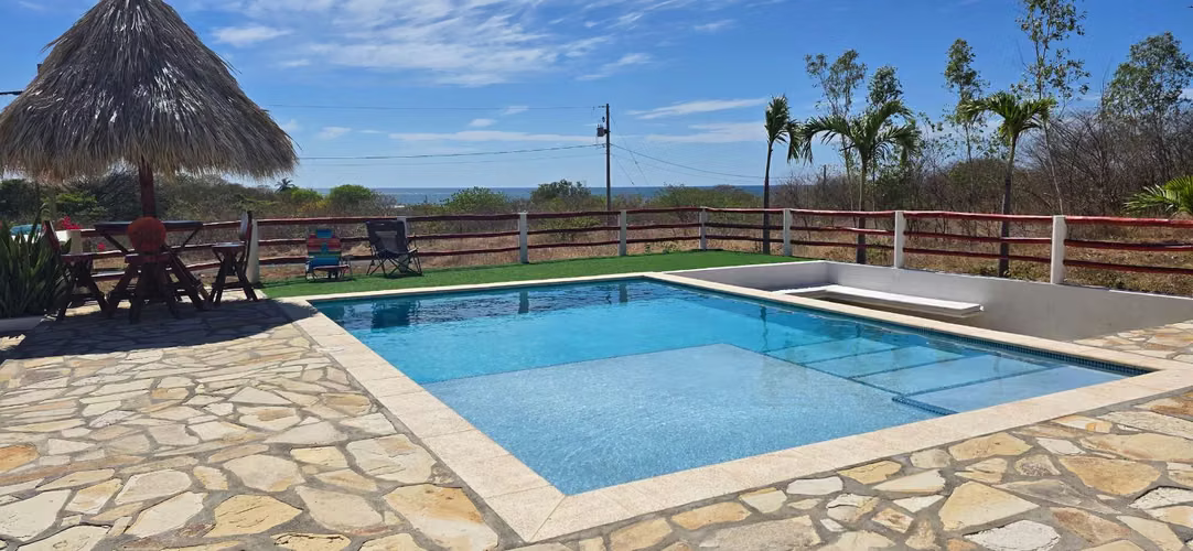 SE VENDE VILLA DE PLAYA EXCLUSIVA CON PISCINA Y CON VISTA AL MAR