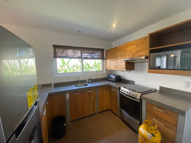 Se Renta Casa Minimalista en Las Colinas. Amoblada - Imagen 4