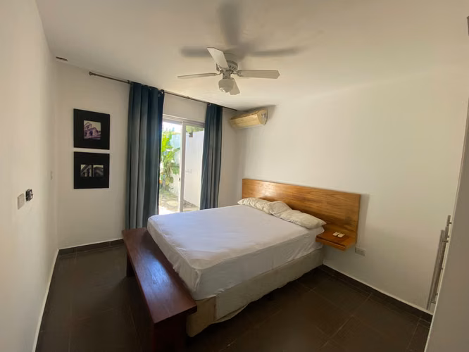 Se Renta Casa Minimalista en Las Colinas. Amoblada - Imagen 8