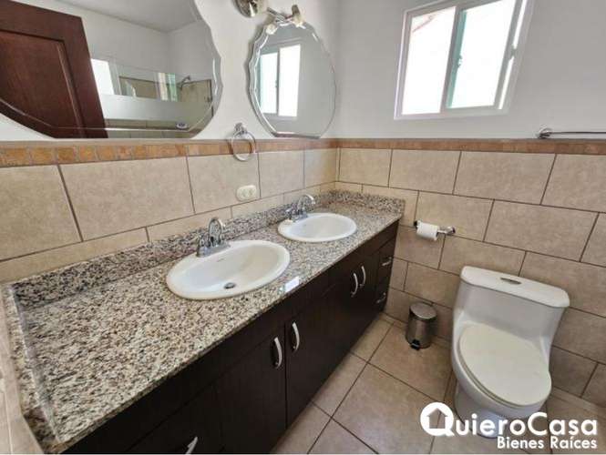 Se renta Casa amueblada en las colinas 