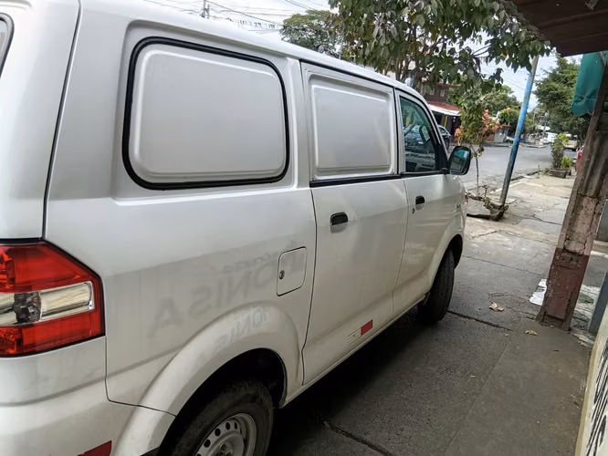 Se vende Susuki blanco estilo panel