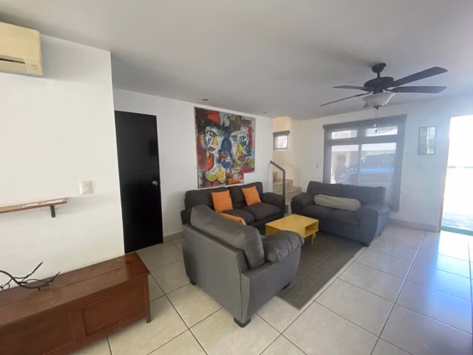 Se Renta preciosa casa en Santo Domingo. Condominio Seguro. Casa Amoblada.
