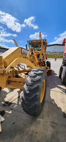 MOTONIVELADORA PATROL CATERPILLAR 12H EN POLIZA, 6 MIL HRS REALES, CON AIRE