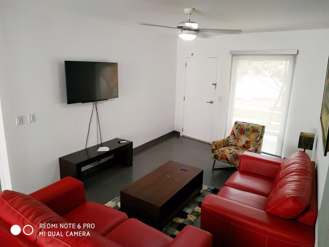 Alquilo moderno apartamento amueblado en Los Robles