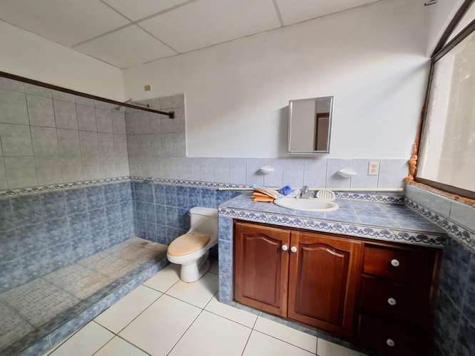 GG -  Venta, amplia casa  en Carretera Sur.  