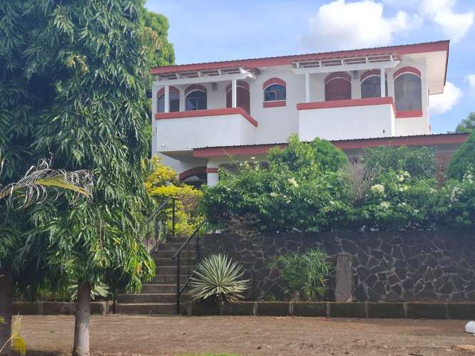 GG -  Venta, amplia casa  en Carretera Sur.  