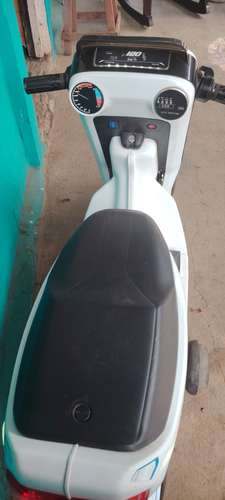 Vendo Lind moto eléctrica para niños semi nueva 