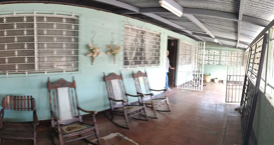 Vendo casa en Colonia 10 de Junio a precio de ganga  - Imagen 3