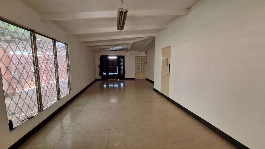Vendo casa en calle principal de Los Robles  - Imagen 2