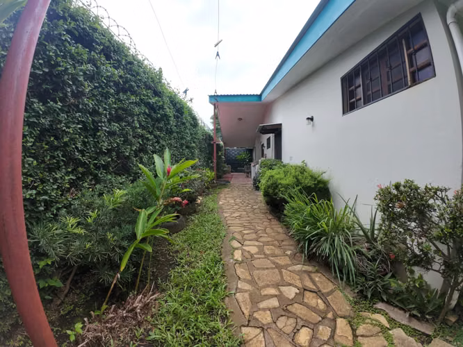 CB - Casa full muebles en excelente estado en Resid. Campo Bello