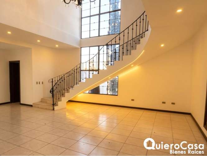 Preciosa residencia en venta en Las Cumbres - Imagen 8