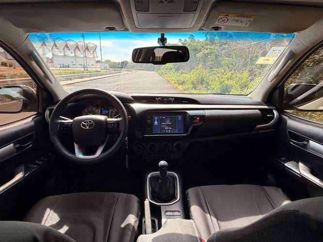 SE VENDE TOYOTA HILUX 2022 SR MECÁNICA 2.4 TURBO DIÉSEL 