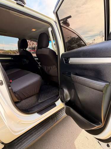 SE VENDE TOYOTA HILUX 2022 SR MECÁNICA 2.4 TURBO DIÉSEL 