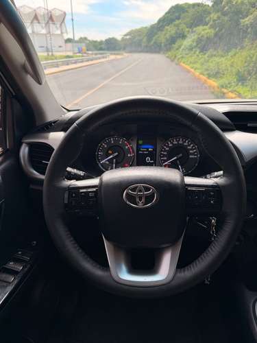 SE VENDE TOYOTA HILUX 2022 SR MECÁNICA 2.4 TURBO DIÉSEL 