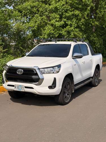 SE VENDE TOYOTA HILUX 2022 SR MECÁNICA 2.4 TURBO DIÉSEL 