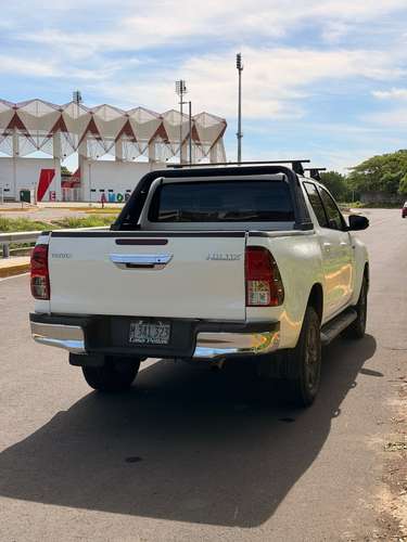 SE VENDE TOYOTA HILUX 2022 SR MECÁNICA 2.4 TURBO DIÉSEL 