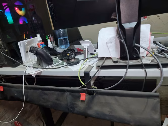Univivi Bandeja de gestión de cables sin taladrar debajo del escritorio - Imagen 2