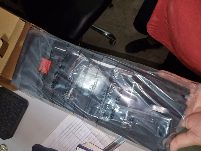 Univivi Bandeja de gestión de cables sin taladrar debajo del escritorio - Imagen 3