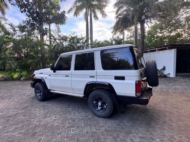 Land Cruiser 76 con 1250kms 40 aniversario 