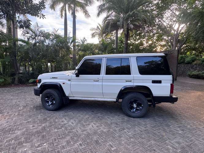Land Cruiser 76 con 1250kms 40 aniversario 
