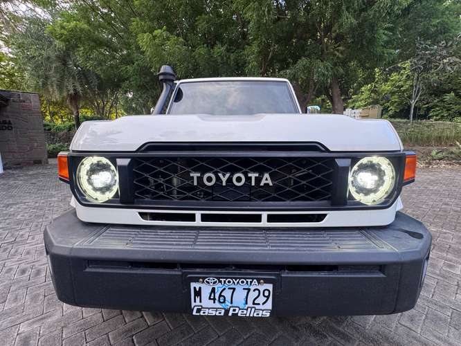 Land Cruiser 76 con 1250kms 40 aniversario 