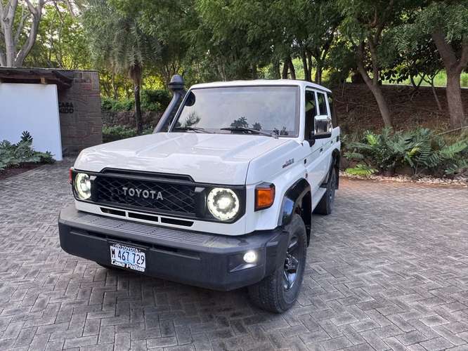 Land Cruiser 76 con 1250kms 40 aniversario 