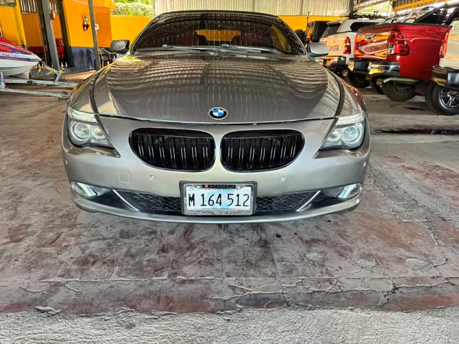 Lindo carro BMW 650 I mecánica motor v8 precio nego un poco por los detalles que tiene de ahí anda todo al cien  - Imagen 8