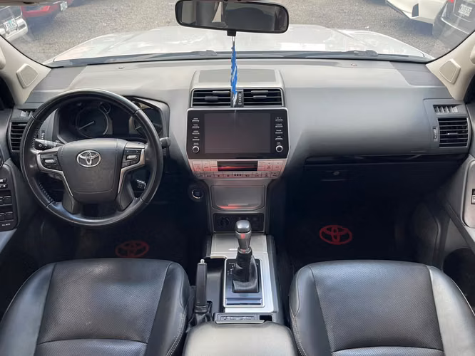 TOYOTA PRADO TXL AUTOMÁTICA AÑO 2024 - Imagen 6