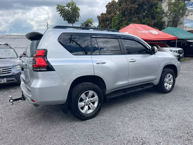TOYOTA PRADO TXL AUTOMÁTICA AÑO 2024 - Imagen 3