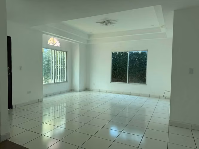  CASA EN RENTA CARRETERA A MASAYA - Residencial Las Palmeras US$600/MES - Imagen 2