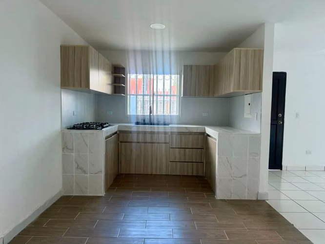  CASA EN RENTA CARRETERA A MASAYA - Residencial Las Palmeras US$600/MES - Imagen 3