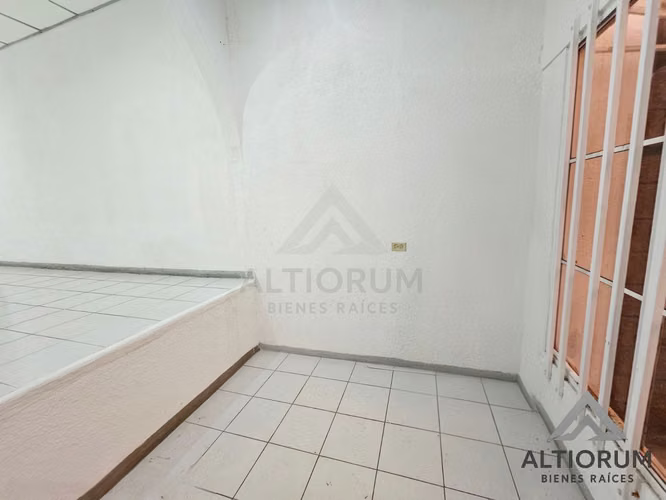 LOCAL COMERCIAL EN RENTA EN VILLA FONTANA NORTE - Imagen 4