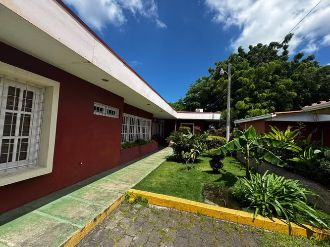 SE RENTA CONSULTORIO MEDICO - Imagen 4