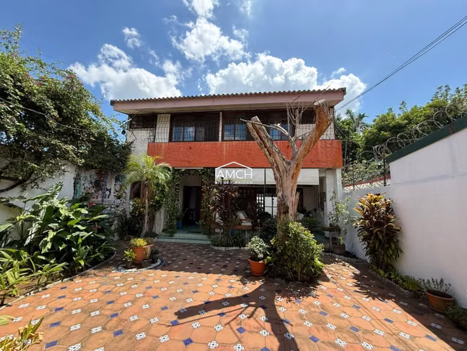 AM-SE VENDE CASA SUPER BIEN UBICADA EN BOLONIA