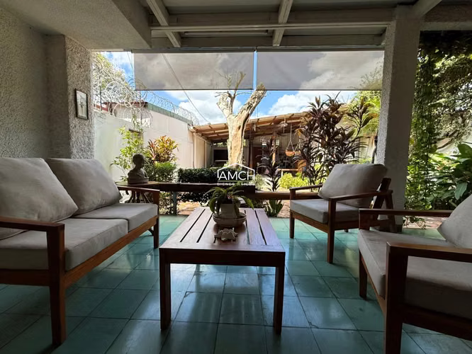 AM-SE VENDE CASA SUPER BIEN UBICADA EN BOLONIA - Imagen 3