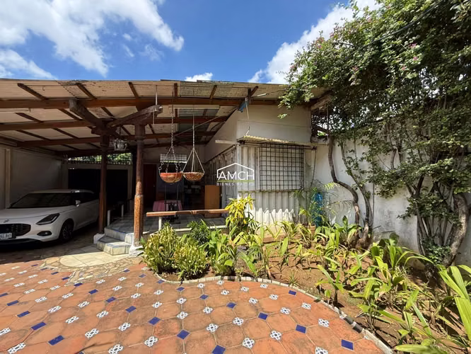 AM-SE VENDE CASA SUPER BIEN UBICADA EN BOLONIA - Imagen 4