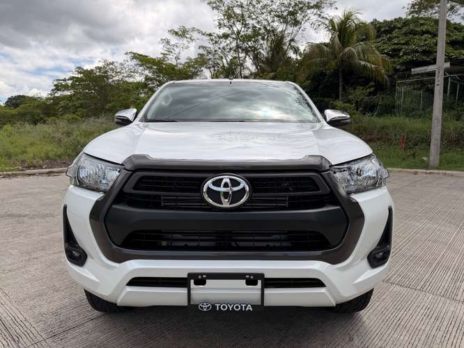 TOYOTA HILUX AUTOMÁTICA 
