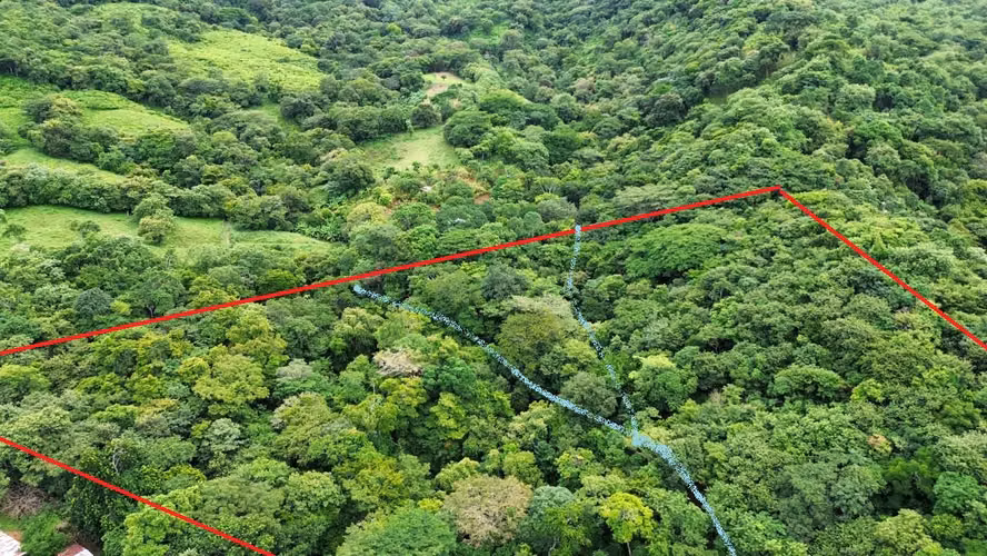 Oasis off-grid con quebrada y pozo cerca de Playa Hermosa – 4.5 manzanas