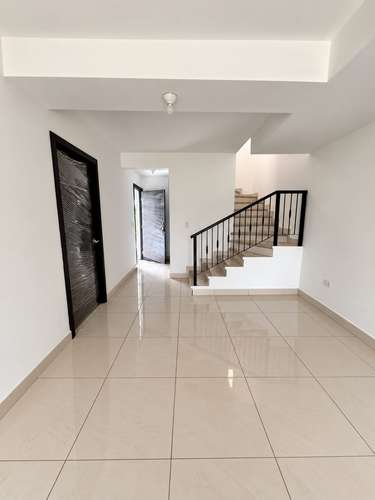 CASA EN RENTA EN Condominio San esteban,Carretera a Masaya | US$1,300  - Imagen 1