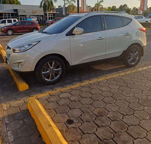 Vendo camioneta Hyundai Tucson 2015 bien cuidada - Imagen 2