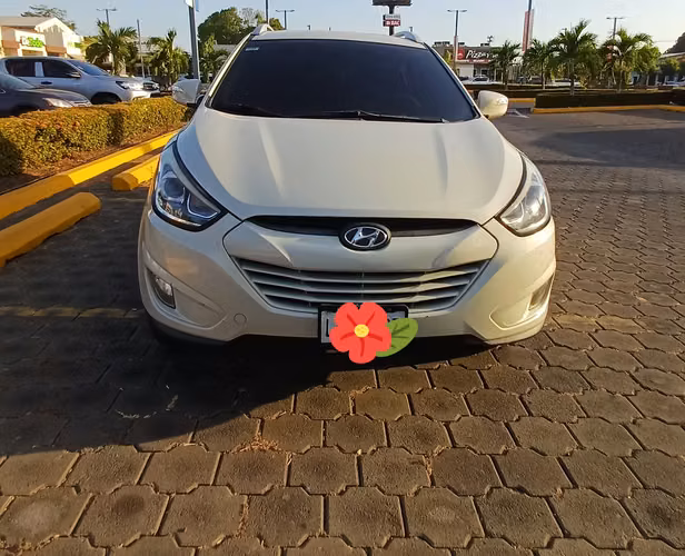 Vendo camioneta Hyundai Tucson 2015 bien cuidada - Imagen 1