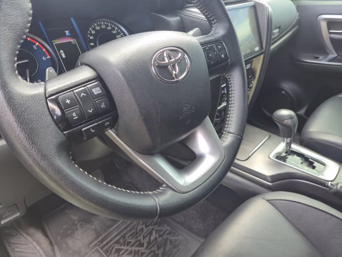 TOYOTA FORTUNER 2024  COMO NUEVA - Imagen 5