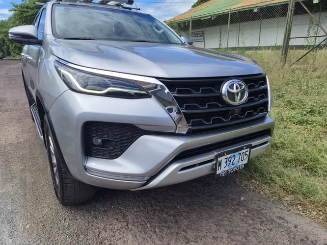 TOYOTA FORTUNER 2024  COMO NUEVA