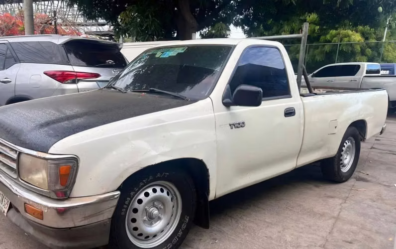 Se vende camioneta T-100 año 1996