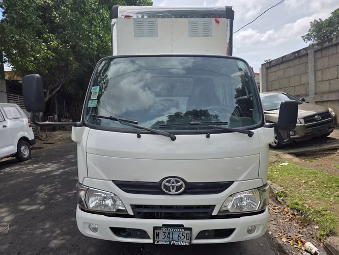 Toyota Dyna 2022