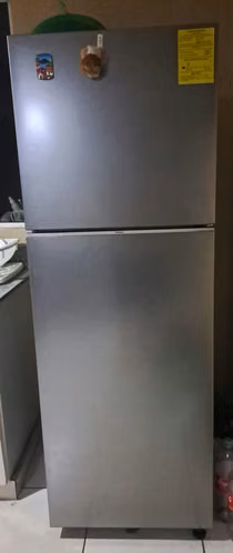 REFRIGERADORA SEMI NUEVA(5 MESES USO)