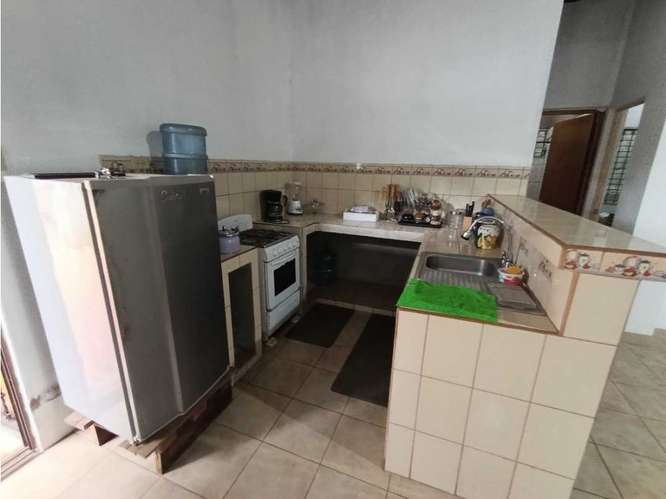 En renta casa fuera de residencial en la Carretera Vieja a León - LP - Imagen 12