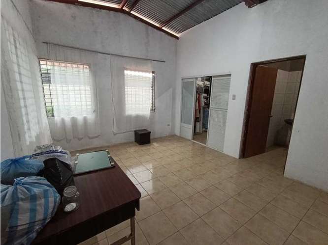 En renta casa fuera de residencial en la Carretera Vieja a León - LP - Imagen 10