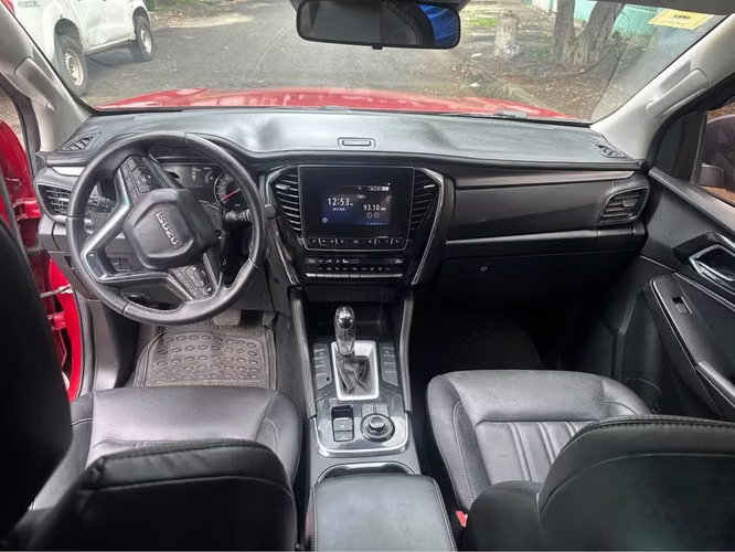 iSUZU Mu-X  //  2024 - Imagen 2