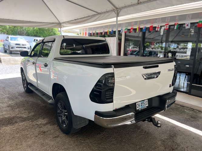 TOYOTA HILUX SR AÑO 2025 - Imagen 4